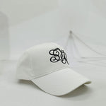 Λευκό Καπέλο Jockey με Μαύρο Λογότυπο, Ρυθμιζόμενο Κλείσιμο και Σκληρή Καμπύλη Ορατήρα - Senior | S01W
