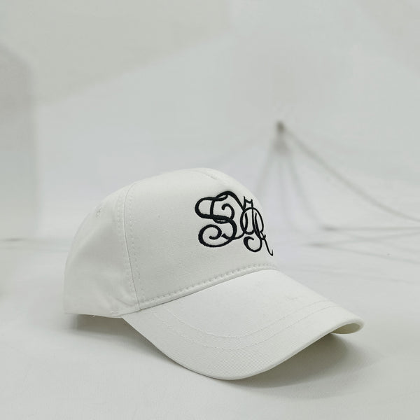 Λευκό Καπέλο Jockey με Μαύρο Λογότυπο, Ρυθμιζόμενο Κλείσιμο και Σκληρή Καμπύλη Ορατήρα - Senior | S01W